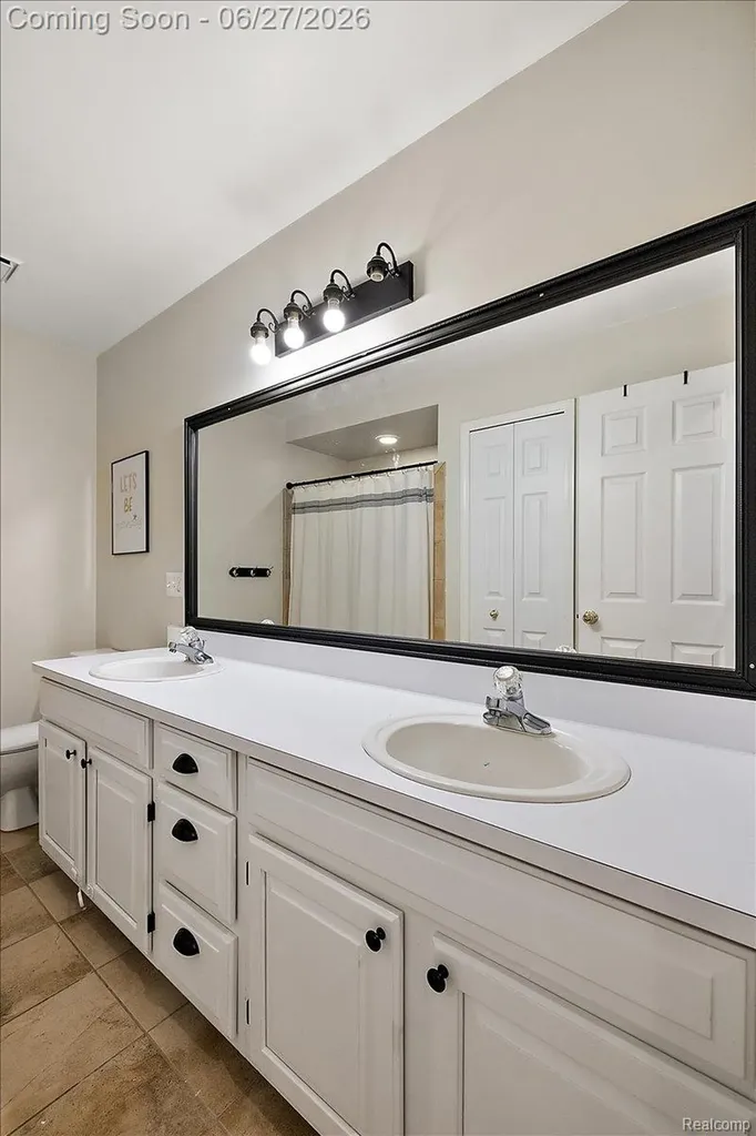4193 Oak Tree Circle Oakland Charter Township MI 48306