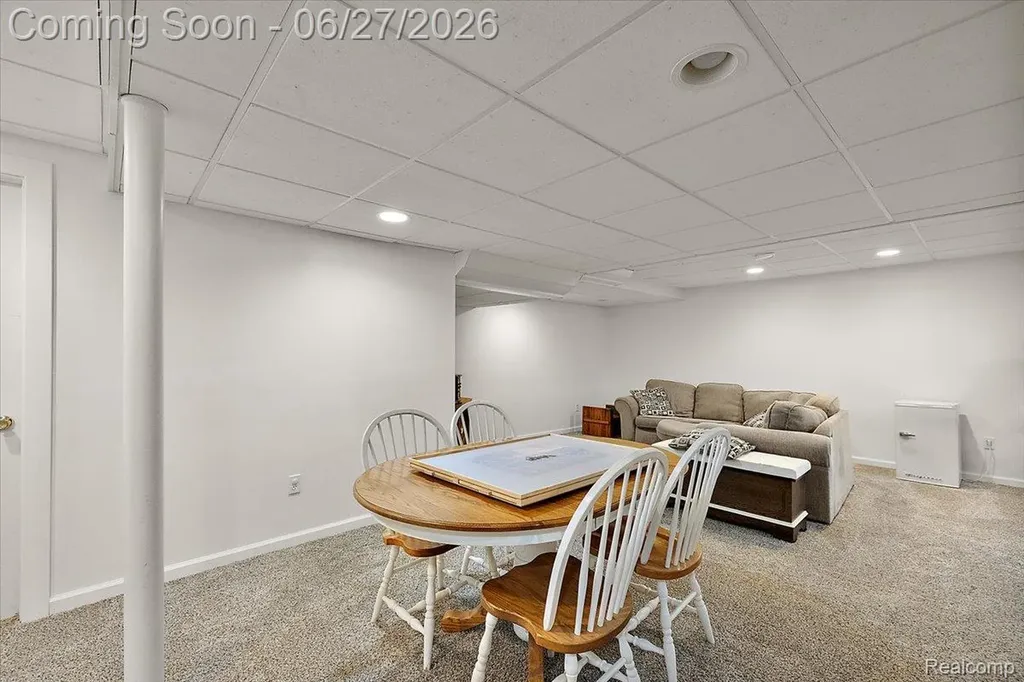 4193 Oak Tree Circle Oakland Charter Township MI 48306