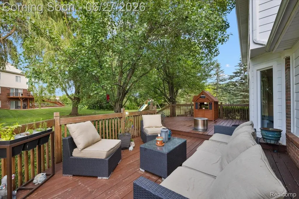 4193 Oak Tree Circle Oakland Charter Township MI 48306