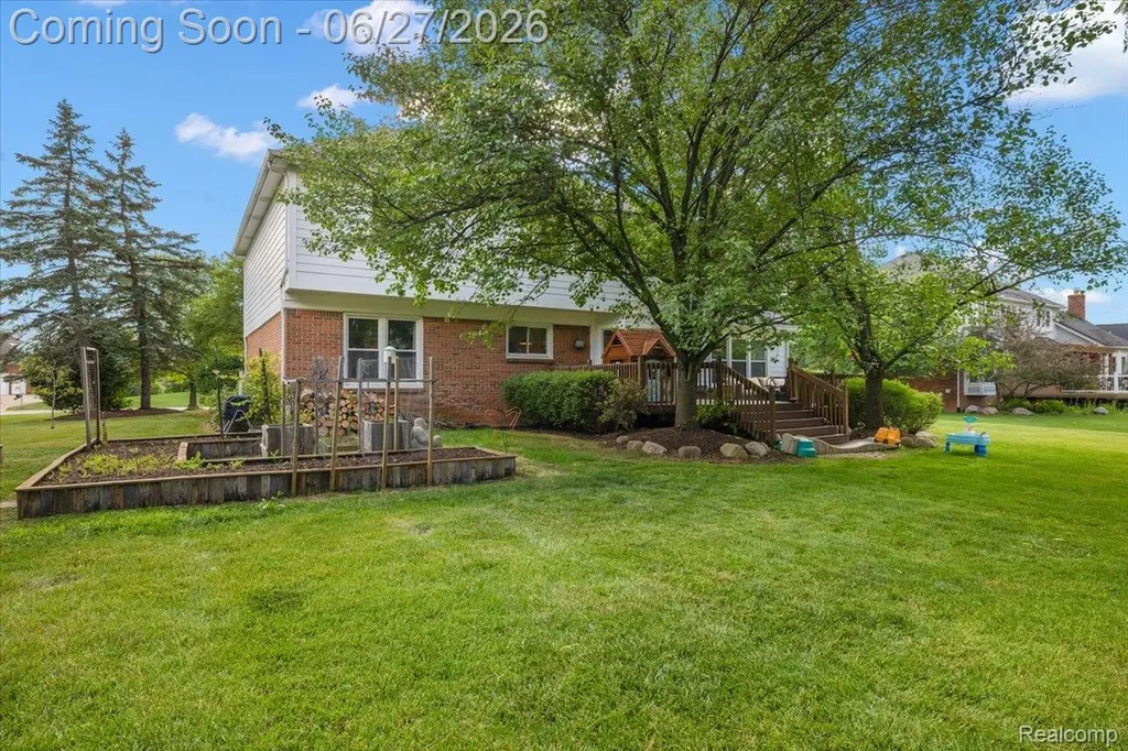 4193 Oak Tree Circle Oakland Charter Township MI 48306