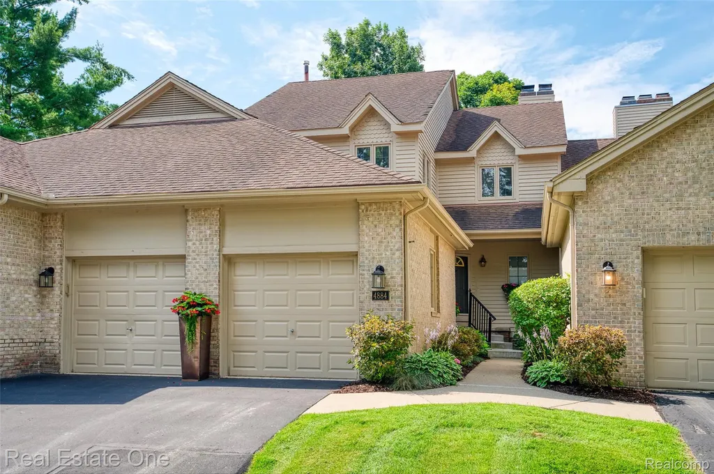4884 Pine Eagles Court Genoa Township MI 48116