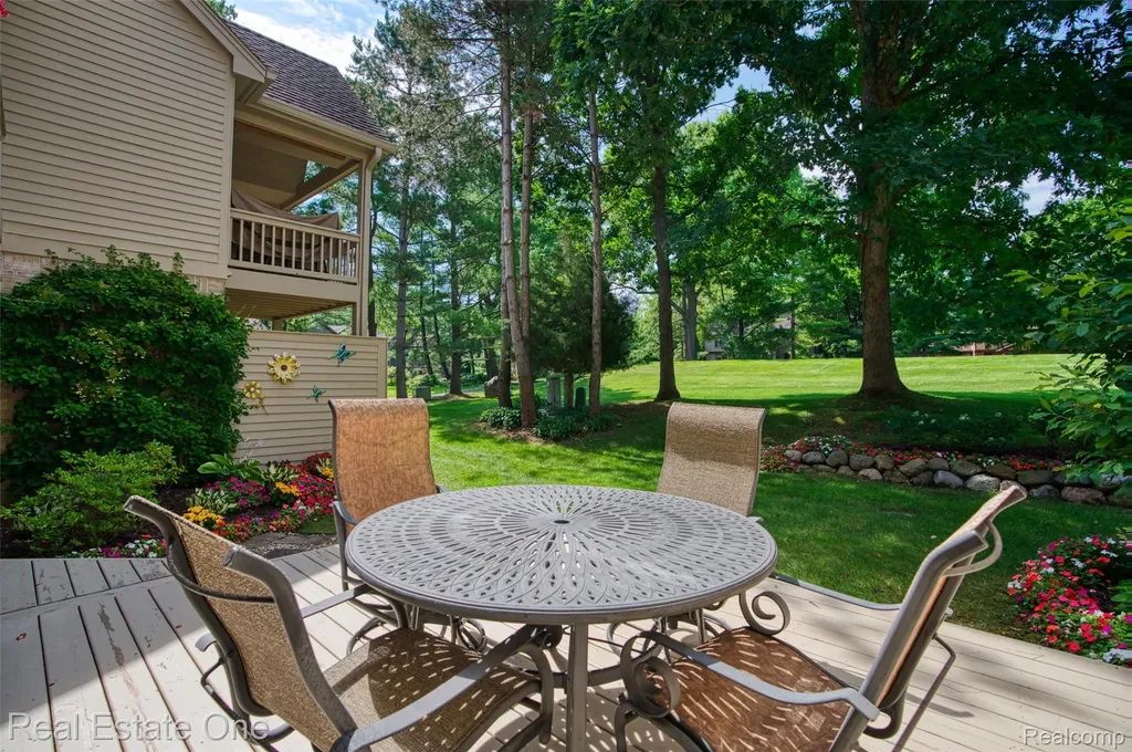 4884 Pine Eagles Court Genoa Township MI 48116