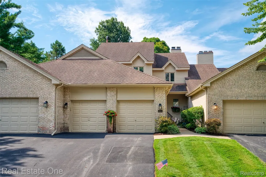 4884 Pine Eagles Court Genoa Township MI 48116