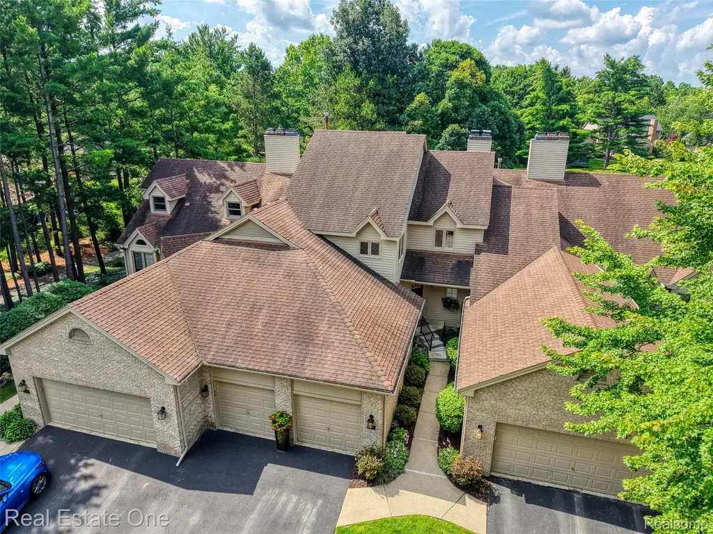 4884 Pine Eagles Court Genoa Township MI 48116