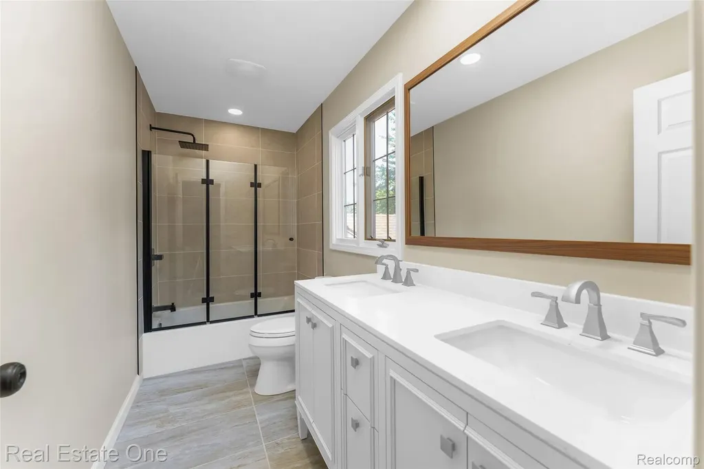 4884 Pine Eagles Court Genoa Township MI 48116