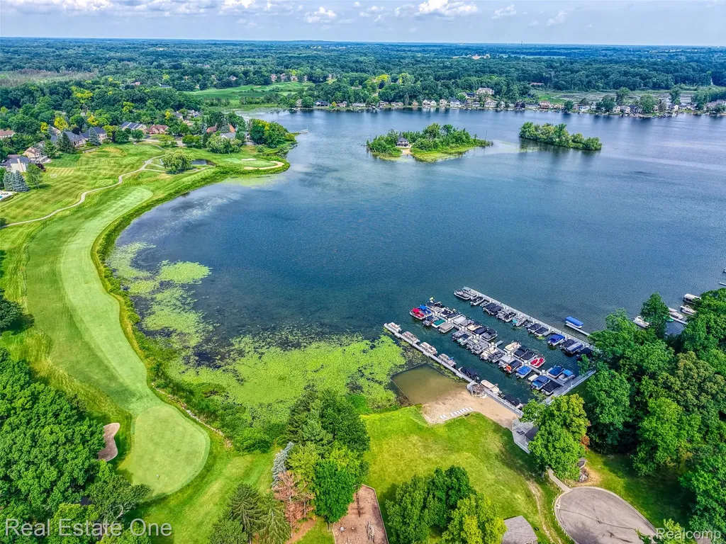 4884 Pine Eagles Court Genoa Township MI 48116