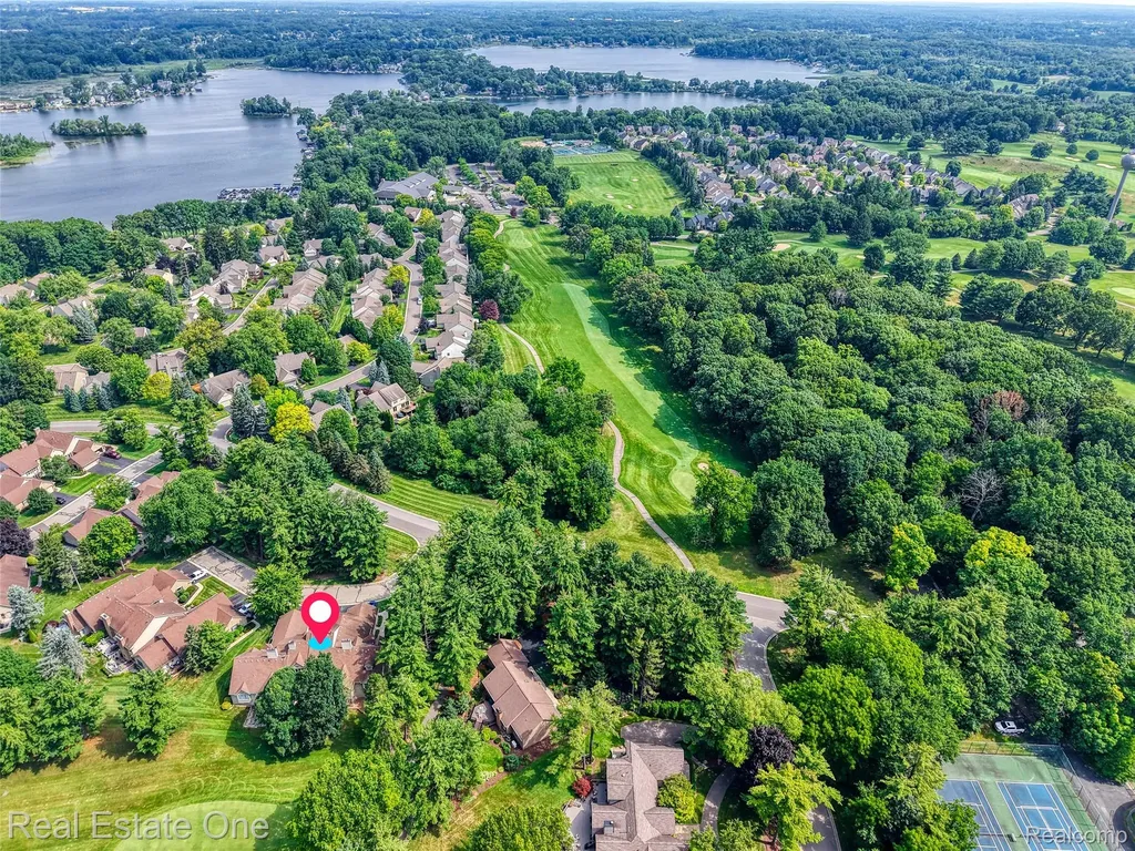 4884 Pine Eagles Court Genoa Township MI 48116