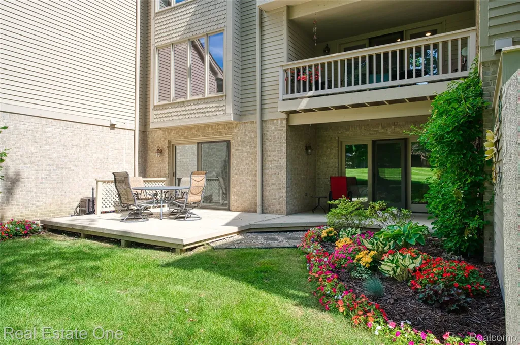 4884 Pine Eagles Court Genoa Township MI 48116