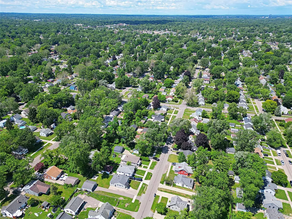 19192 Negaunee Redford Charter Township MI 48240