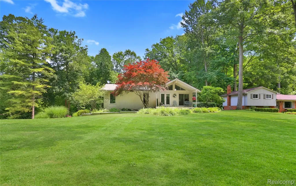 4070 Cross Road White Lake Charter Township MI 48386