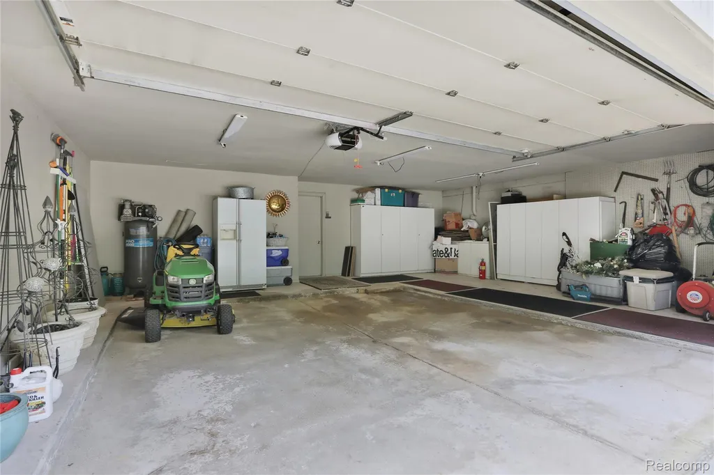 4070 Cross Road White Lake Charter Township MI 48386