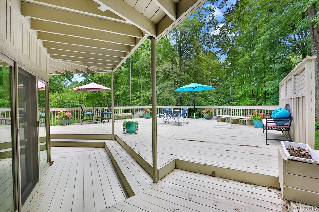 4070 Cross Road White Lake Charter Township MI 48386