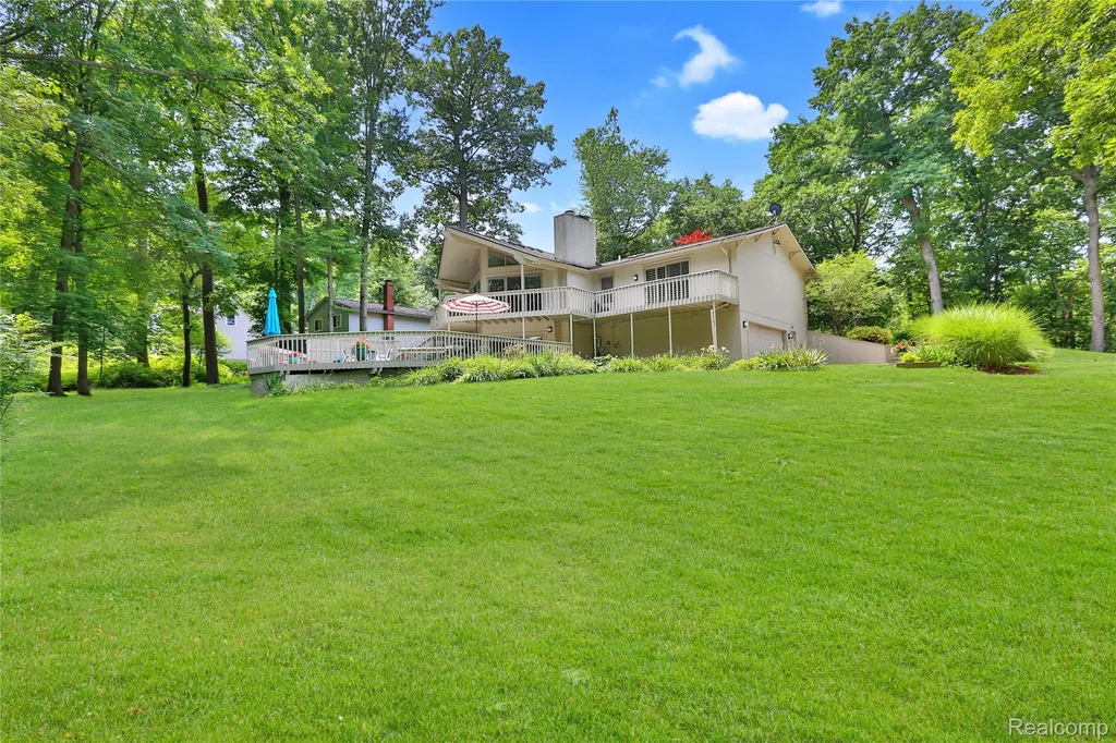 4070 Cross Road White Lake Charter Township MI 48386