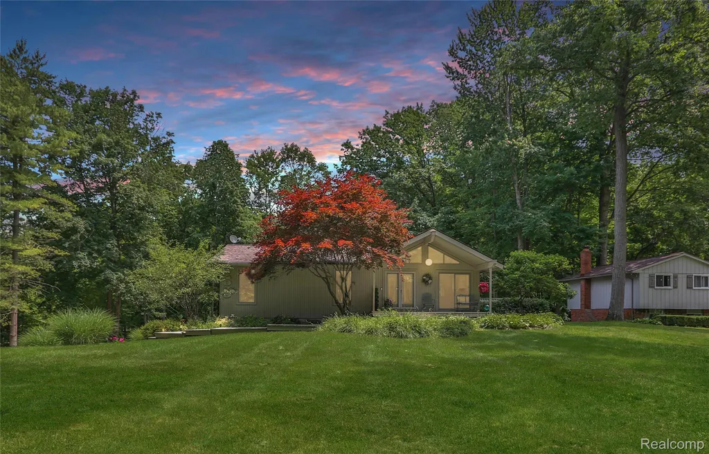 4070 Cross Road White Lake Charter Township MI 48386