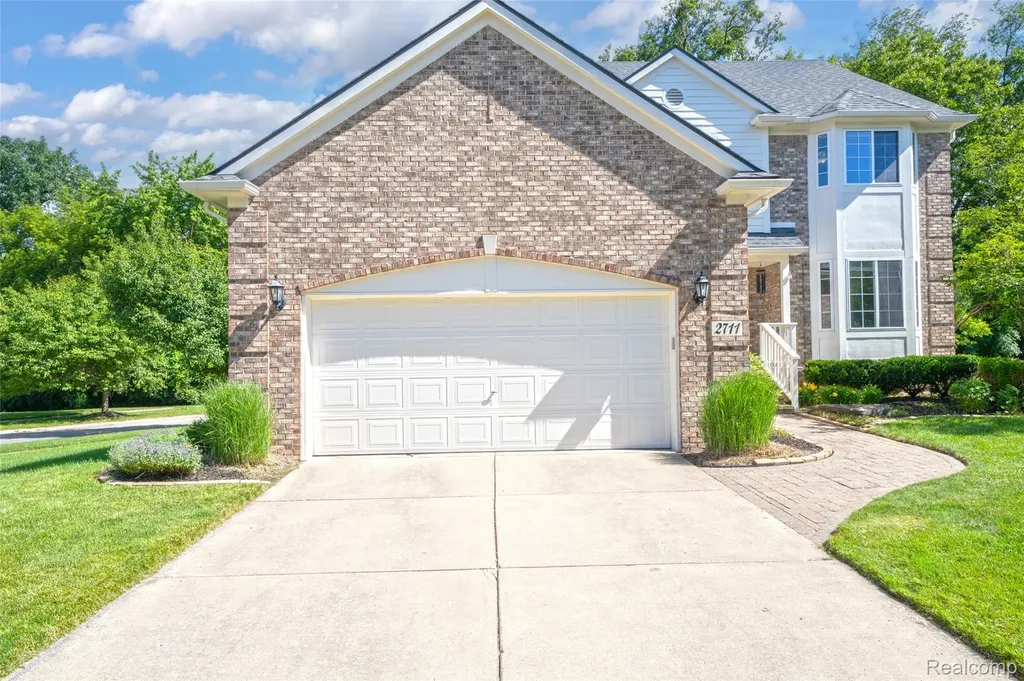 2711 Greenlawn Avenue Commerce Charter Township MI 48382