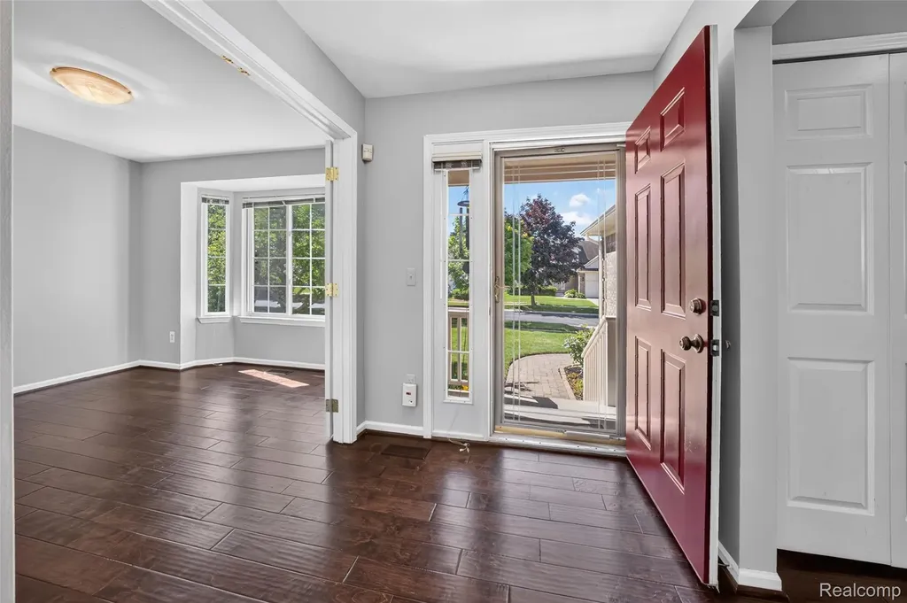 2711 Greenlawn Avenue Commerce Charter Township MI 48382