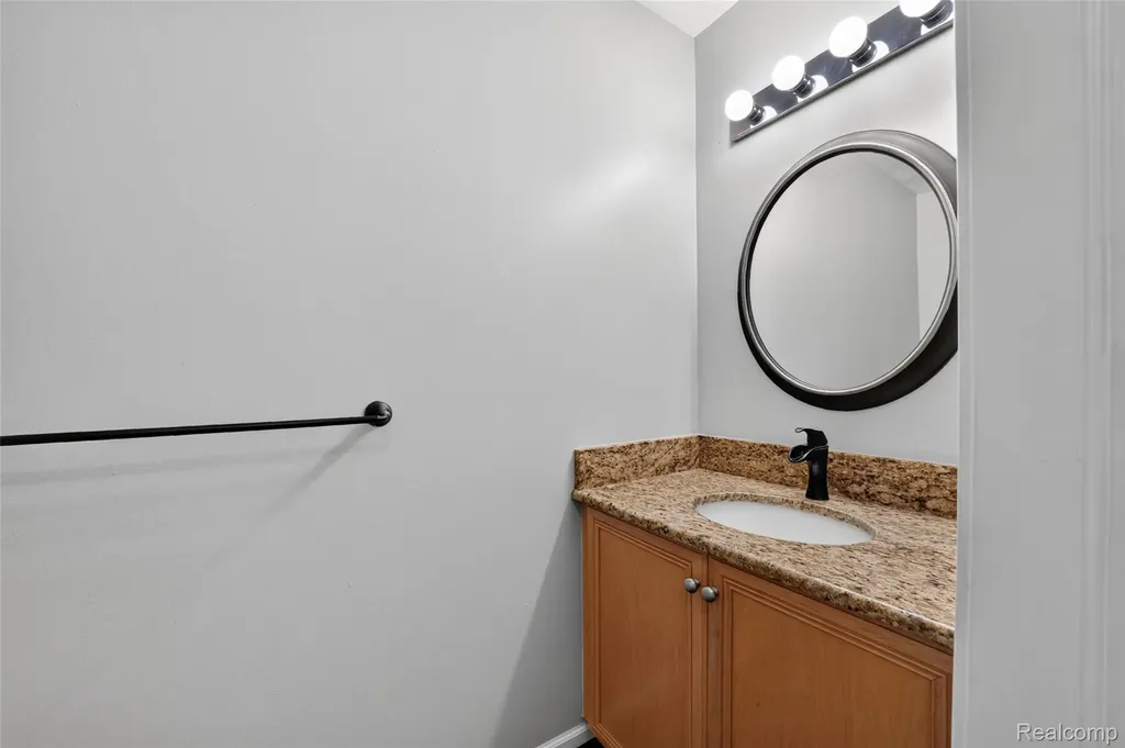 2711 Greenlawn Avenue Commerce Charter Township MI 48382