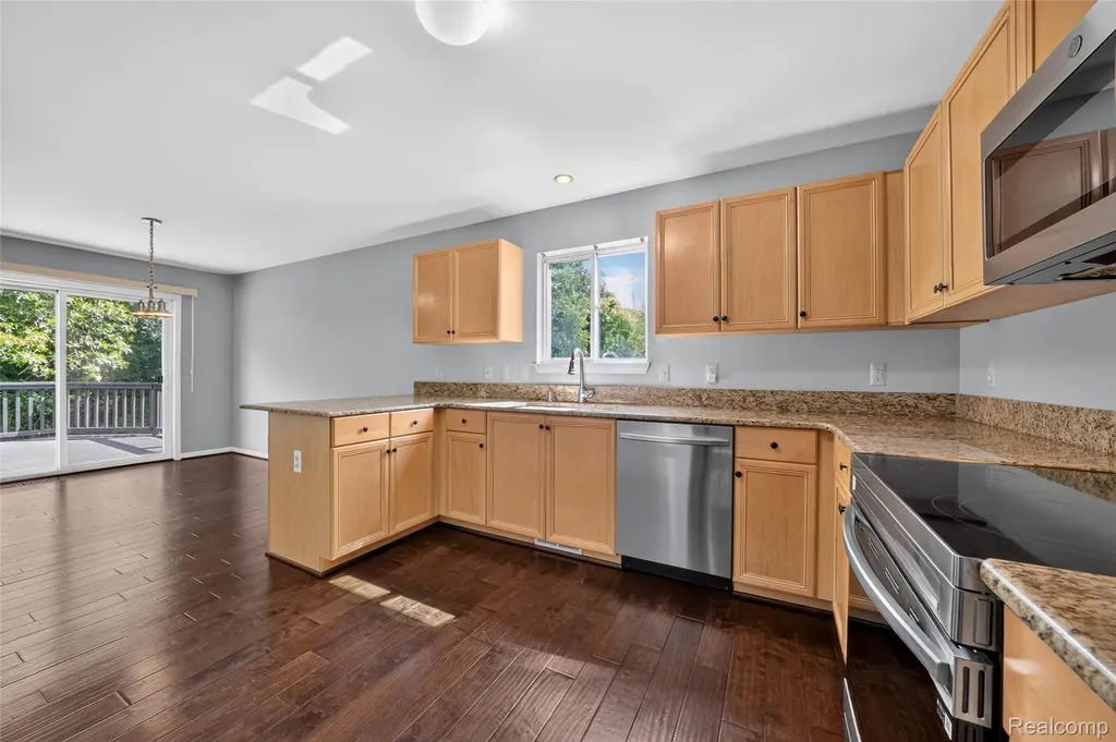 2711 Greenlawn Avenue Commerce Charter Township MI 48382