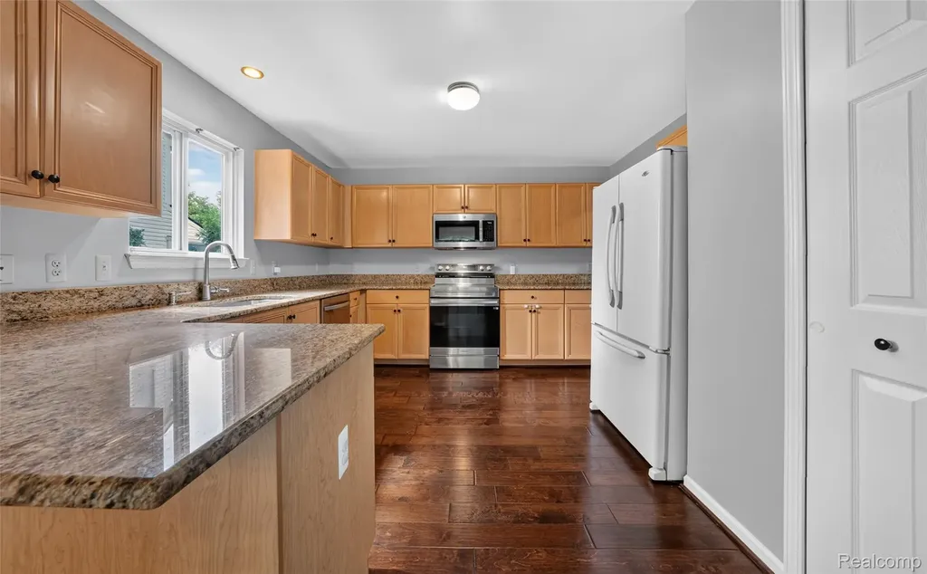 2711 Greenlawn Avenue Commerce Charter Township MI 48382