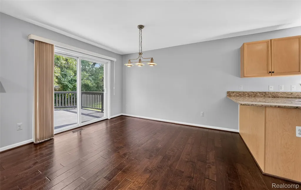 2711 Greenlawn Avenue Commerce Charter Township MI 48382