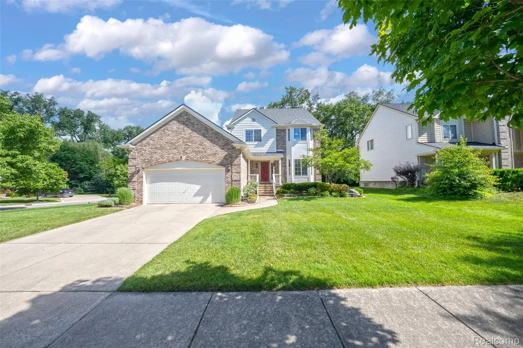 2711 Greenlawn Avenue Commerce Charter Township MI 48382