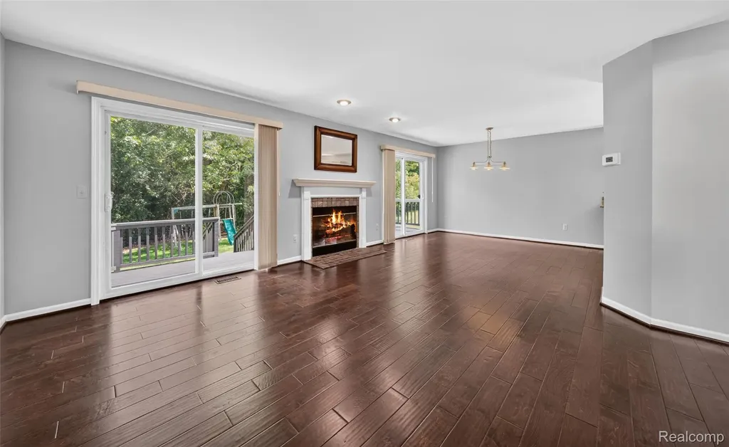 2711 Greenlawn Avenue Commerce Charter Township MI 48382