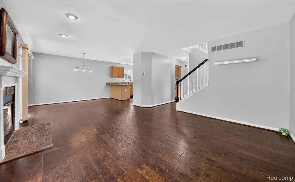 2711 Greenlawn Avenue Commerce Charter Township MI 48382