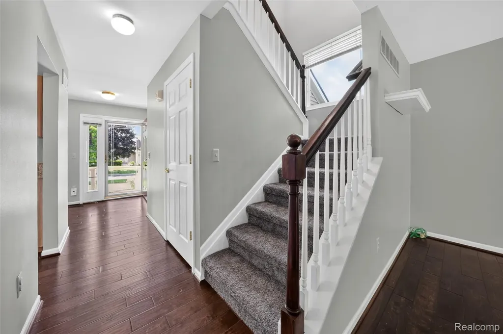 2711 Greenlawn Avenue Commerce Charter Township MI 48382