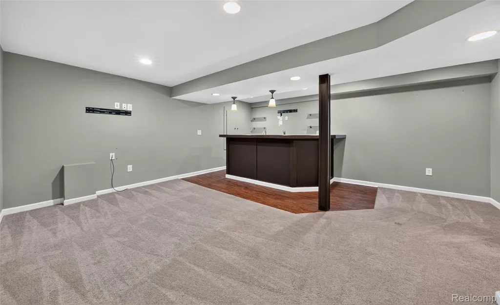 2711 Greenlawn Avenue Commerce Charter Township MI 48382