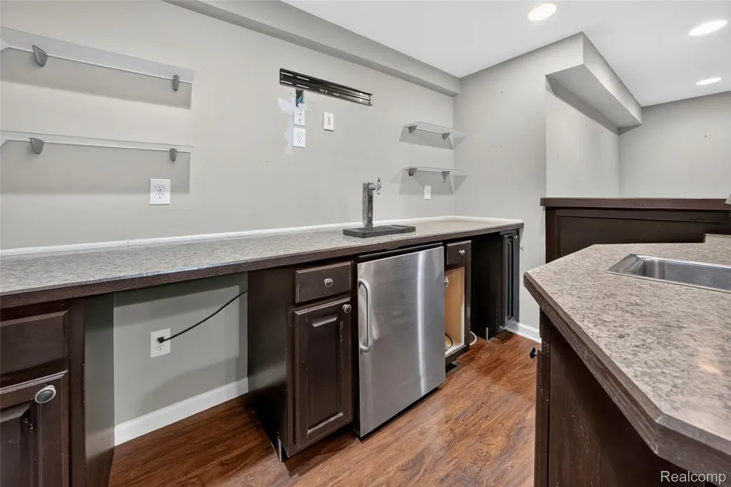 2711 Greenlawn Avenue Commerce Charter Township MI 48382