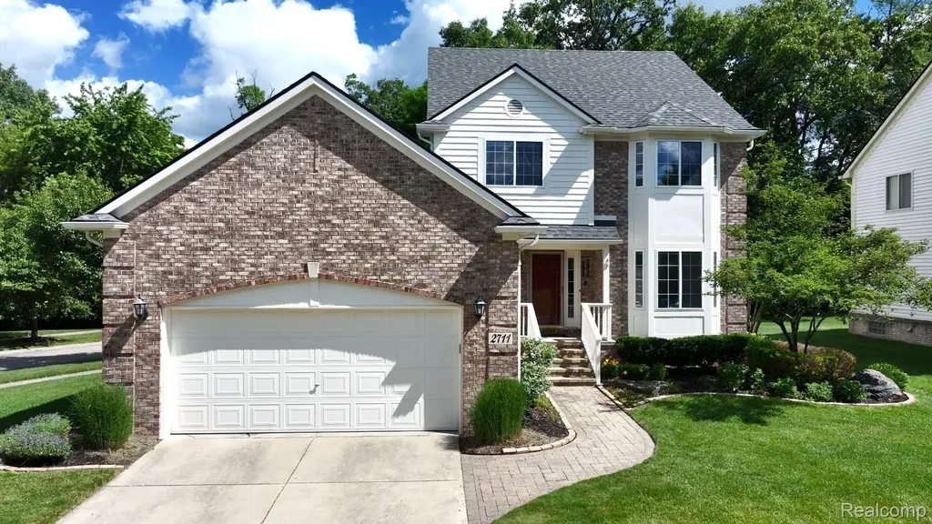2711 Greenlawn Avenue Commerce Charter Township MI 48382