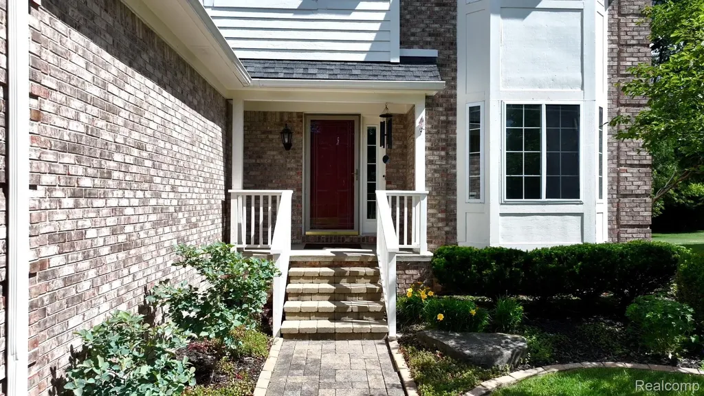 2711 Greenlawn Avenue Commerce Charter Township MI 48382