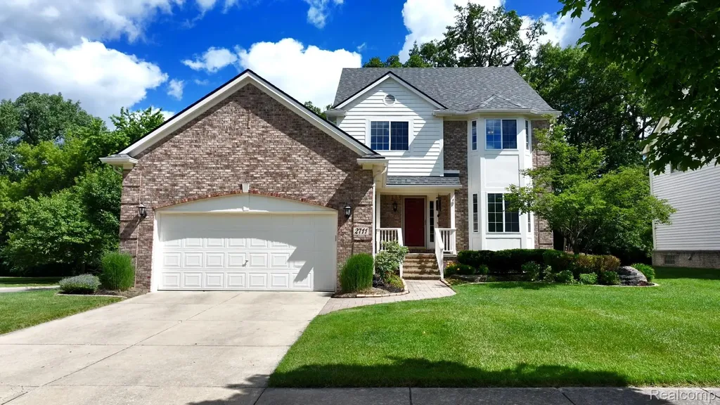 2711 Greenlawn Avenue Commerce Charter Township MI 48382