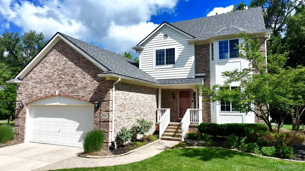 2711 Greenlawn Avenue Commerce Charter Township MI 48382