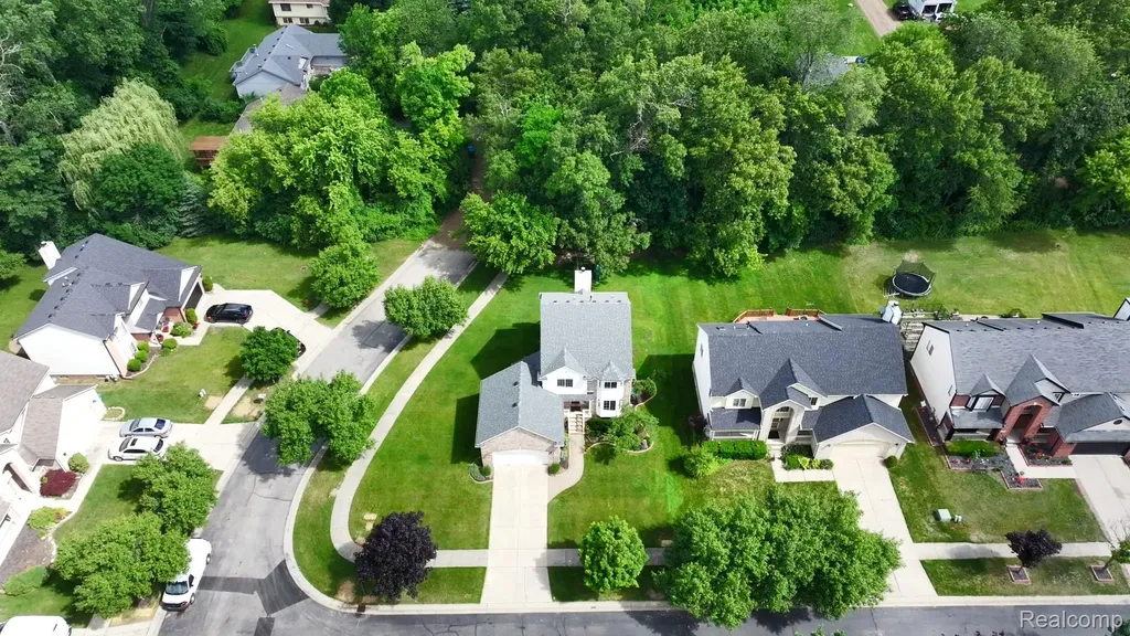 2711 Greenlawn Avenue Commerce Charter Township MI 48382