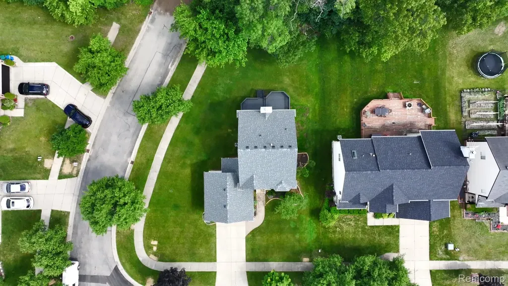 2711 Greenlawn Avenue Commerce Charter Township MI 48382