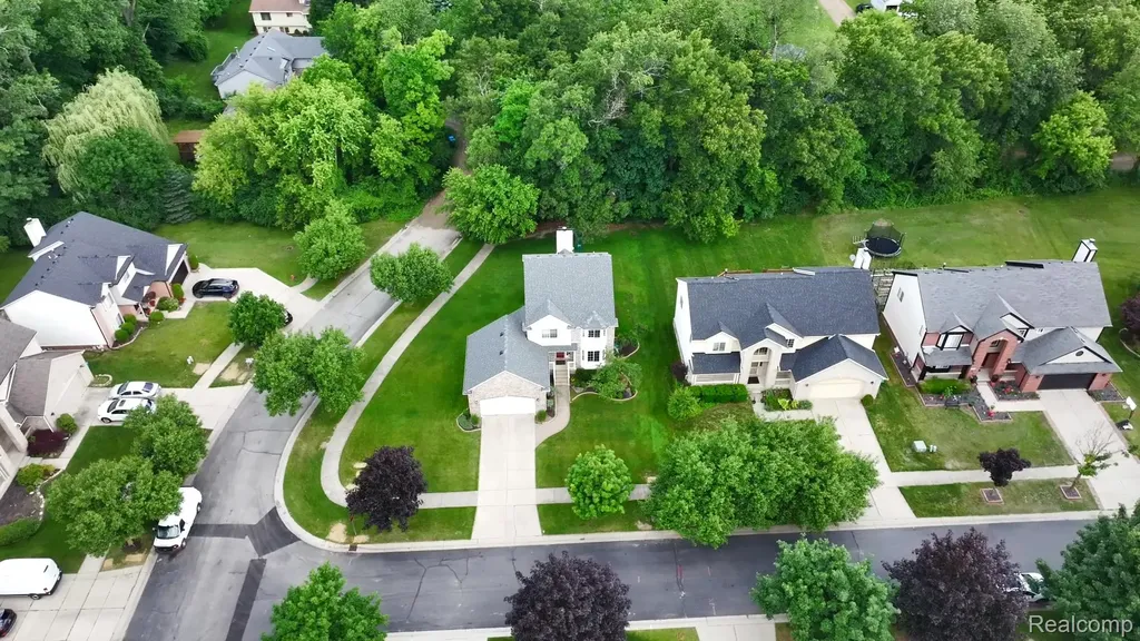 2711 Greenlawn Avenue Commerce Charter Township MI 48382