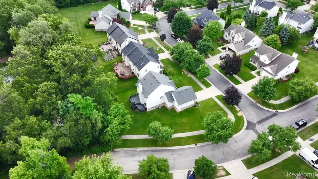 2711 Greenlawn Avenue Commerce Charter Township MI 48382