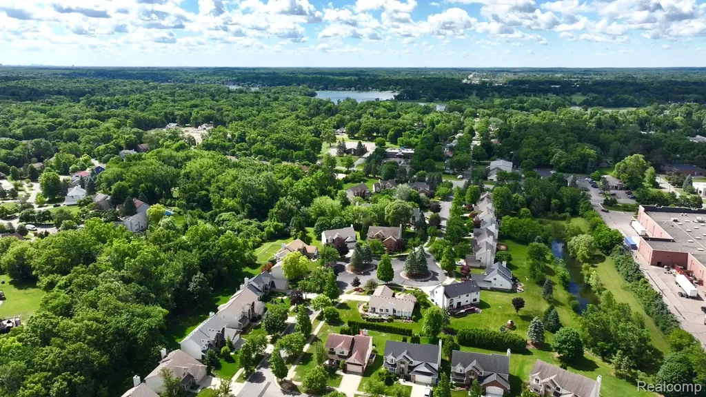 2711 Greenlawn Avenue Commerce Charter Township MI 48382