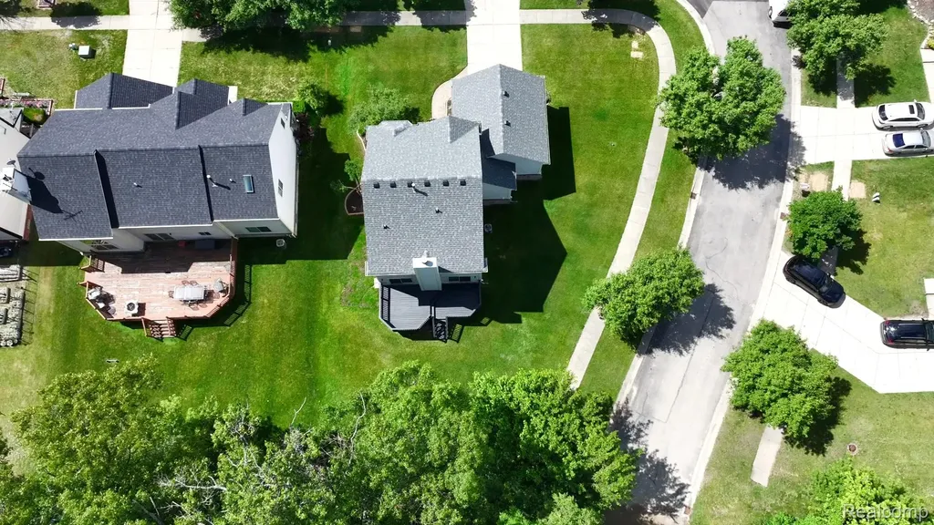2711 Greenlawn Avenue Commerce Charter Township MI 48382