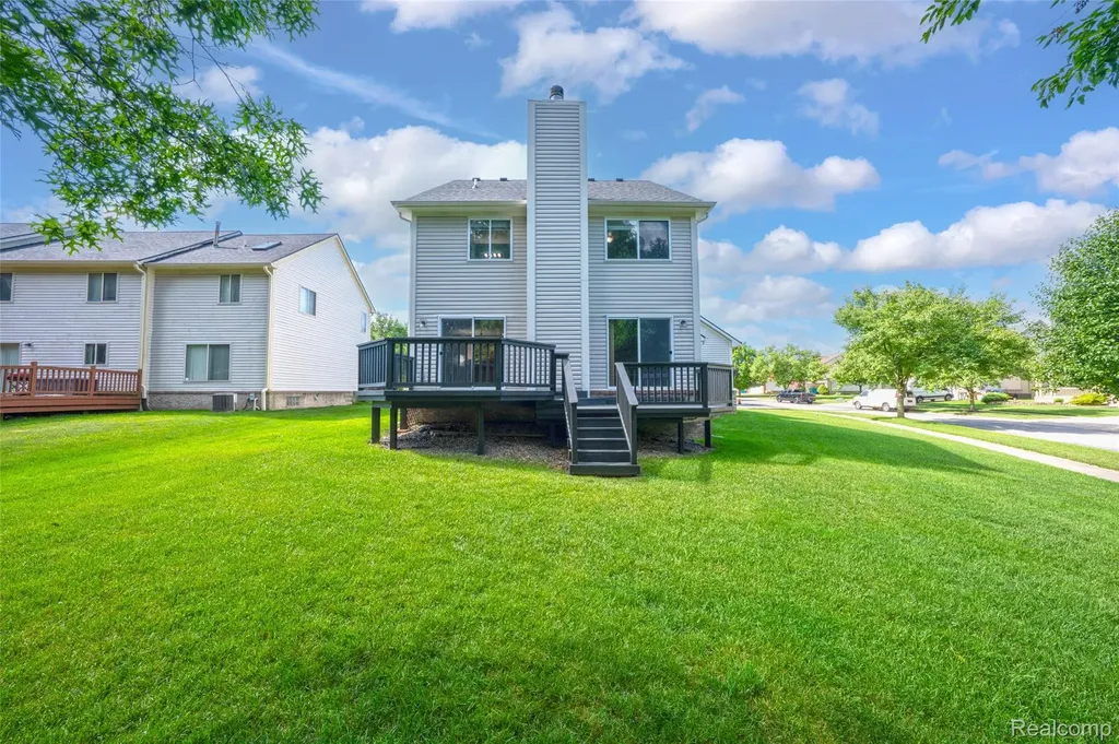 2711 Greenlawn Avenue Commerce Charter Township MI 48382