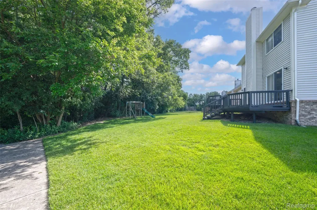 2711 Greenlawn Avenue Commerce Charter Township MI 48382