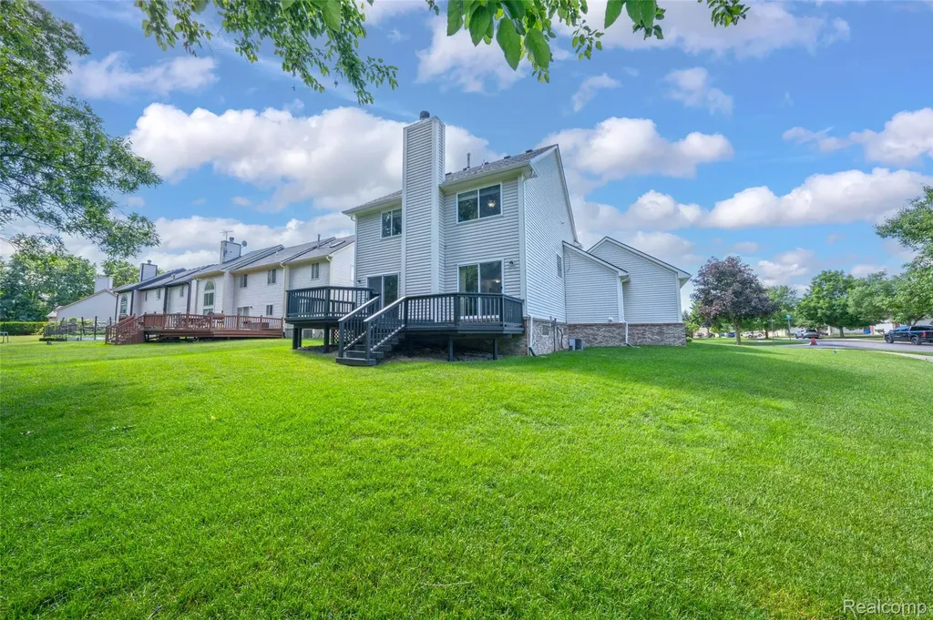 2711 Greenlawn Avenue Commerce Charter Township MI 48382