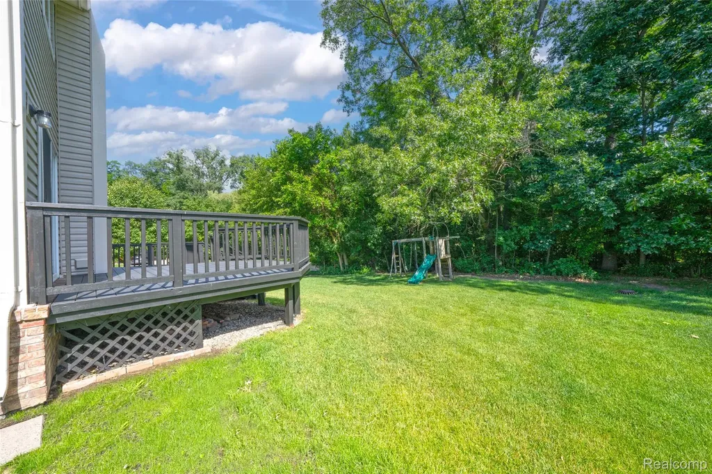 2711 Greenlawn Avenue Commerce Charter Township MI 48382