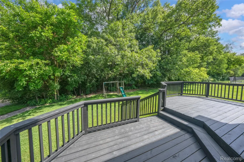 2711 Greenlawn Avenue Commerce Charter Township MI 48382
