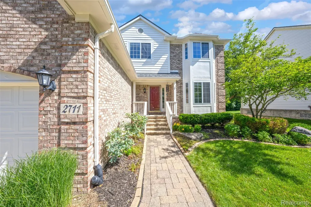 2711 Greenlawn Avenue Commerce Charter Township MI 48382