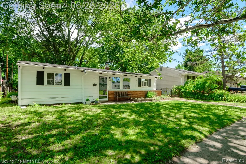 1705 S Carlson Street Westland City MI 48186