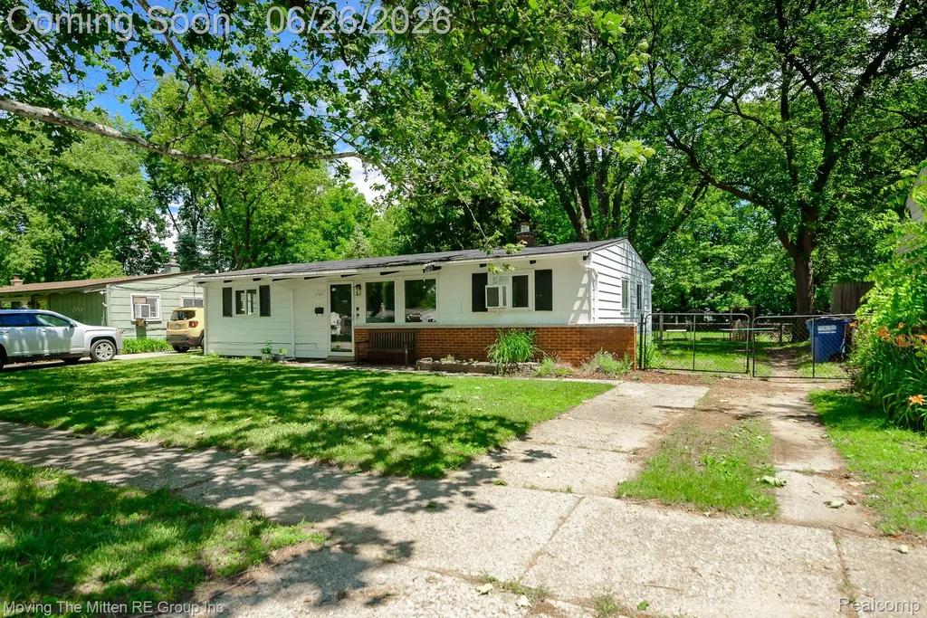 1705 S Carlson Street Westland City MI 48186