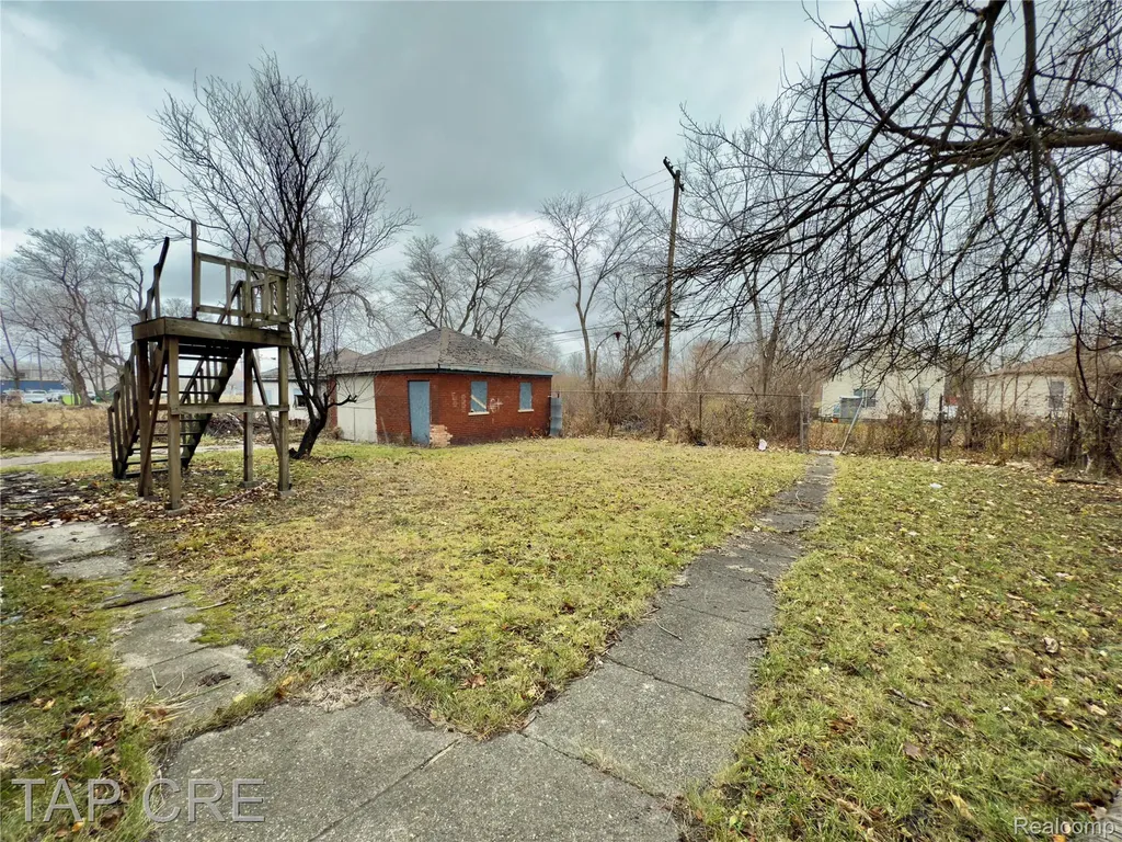 1092 E Grand Boulevard Detroit City MI 48207