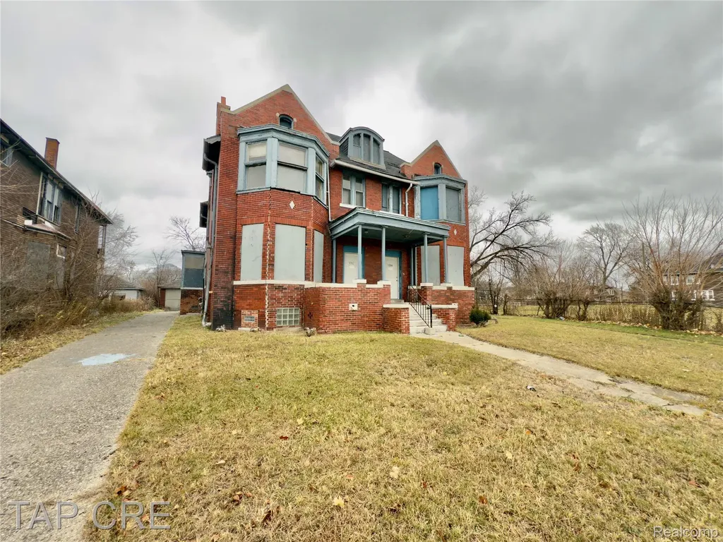 1092 E Grand Boulevard Detroit City MI 48207